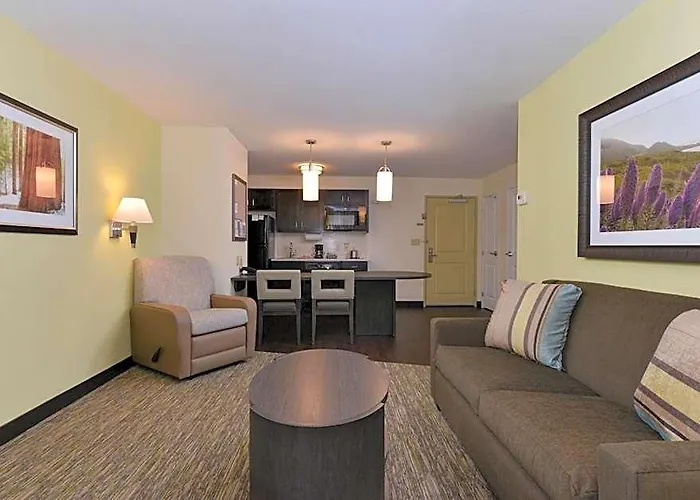 Hotel Candlewood By Ihg 3*